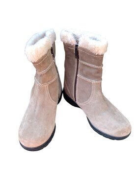 Clarks Ankle Boots Beige Suede Womens 6M Faux Fur Lining Side Zipper